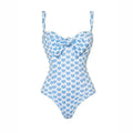 Bikini de Tres Piezas con Estampado de Corazones y Lazo – Incluye Falda y Pantalón Corto
