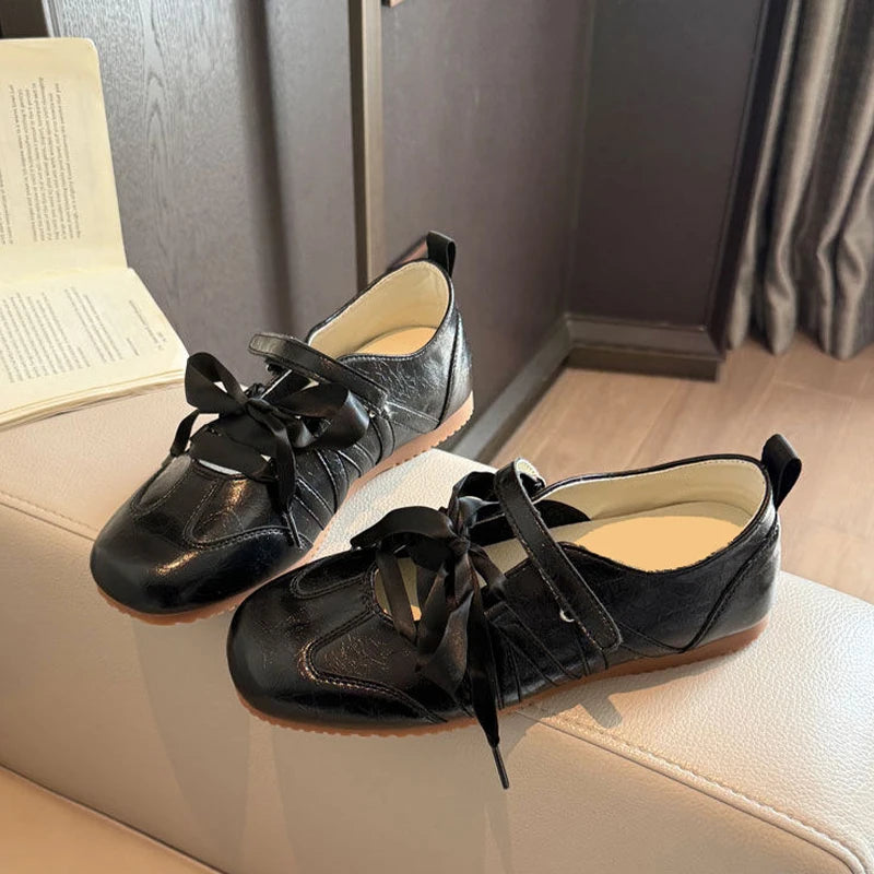 Zapatillas Deportivas Estilo Ballet con Lazo: Sneakers Elegantes y Ligeras NovaTrend