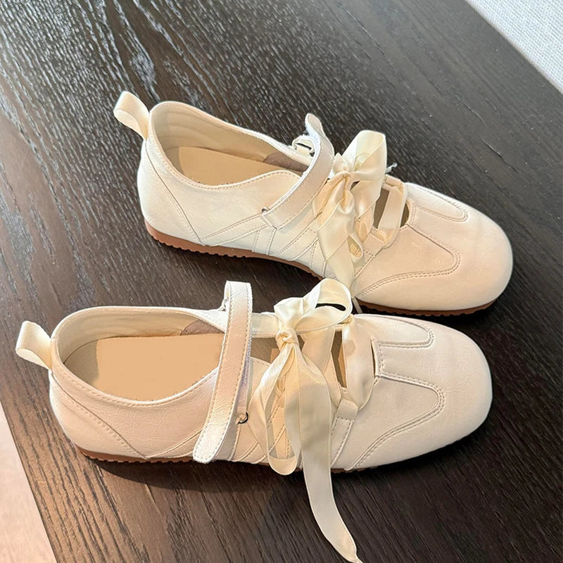 Zapatillas Deportivas Estilo Ballet con Lazo: Sneakers Elegantes y Ligeras NovaTrend