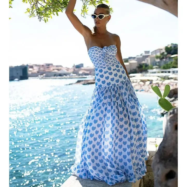 Bikini de Tres Piezas con Estampado de Corazones y Lazo – Incluye Falda y Pantalón Corto