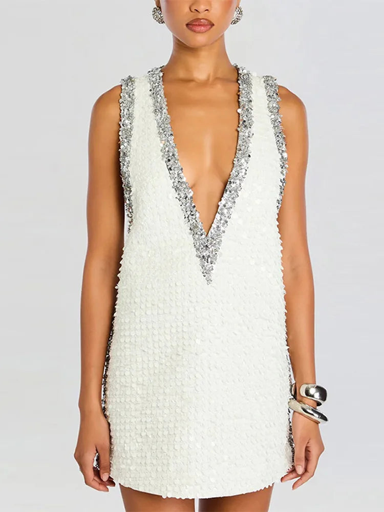Vestido Mini de Lentejuelas con Escote en V: Elegancia y Brillo