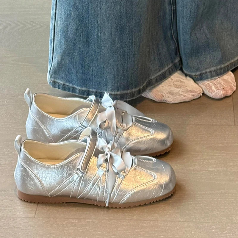Zapatillas Deportivas Estilo Ballet con Lazo: Sneakers Elegantes y Ligeras NovaTrend